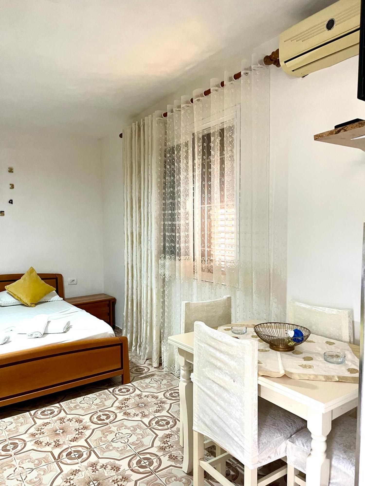 Guest House Dea Vlore Exterior photo